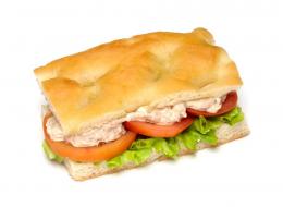 FOCACCIA TONNO E POMODORI